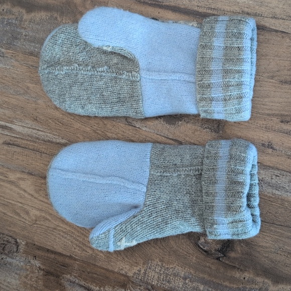 Embellished Wool Fleece Lined Mittens - Picture 3 of 8